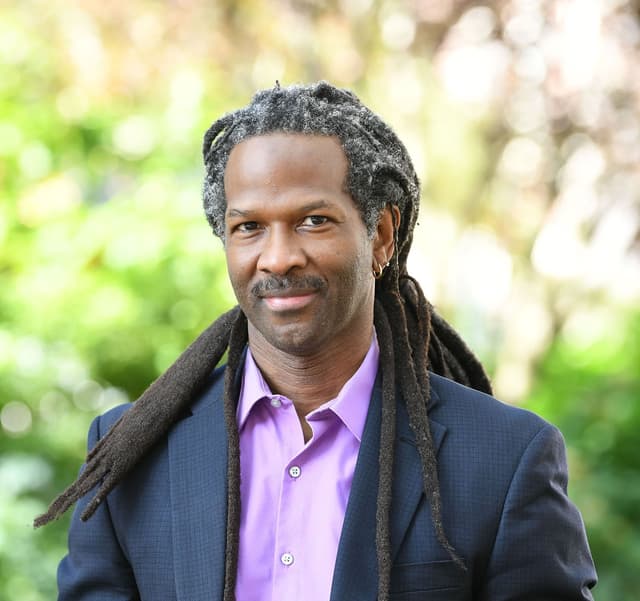 A portrait of the drugs expert Carl Hart