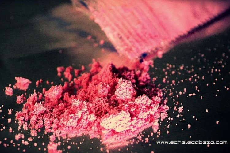 A pile of pink tusi powder on a table.