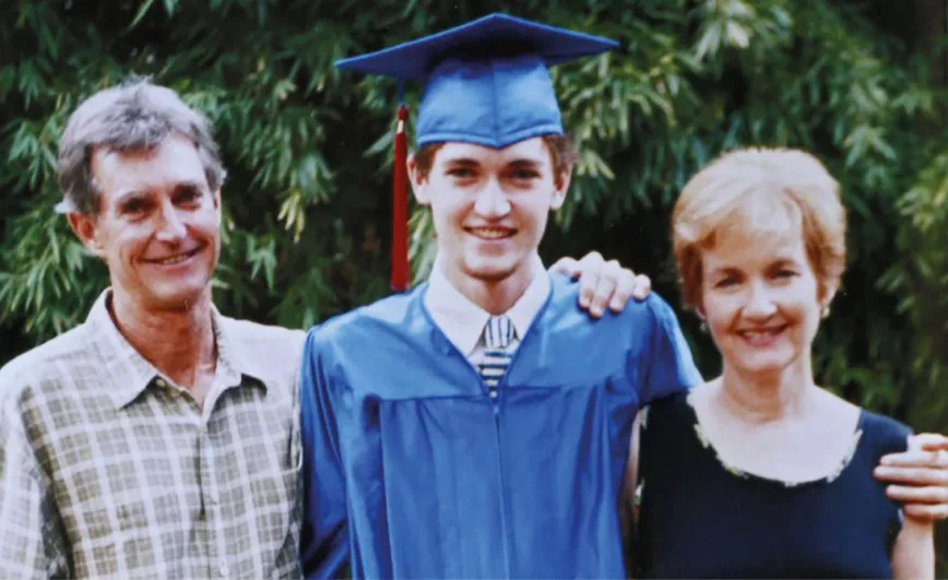 Ross Ulbricht's graduation photo with his parents.